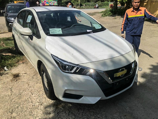 Nissan Almera phiên bản dành cho khách hàng chạy dịch vụ