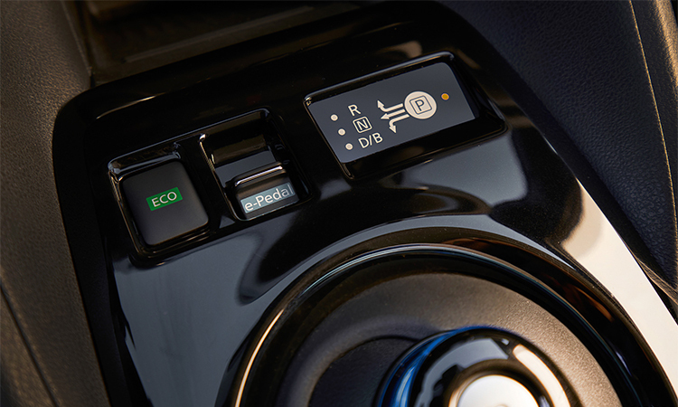 Doanh số ôtô điện vượt mặt xe số sàn