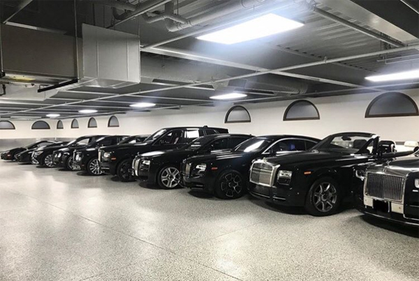 Floyd Mayweather khoe garage riêng như đại lý ôtô