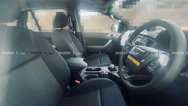 Rò rỉ ảnh nội thất của Ford Everest thế hệ mới, cần số như xe sang