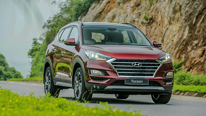 So sánh nhanh Hyundai Tucson và Toyota Corolla Cross, kẻ tám lạng người nửa cân