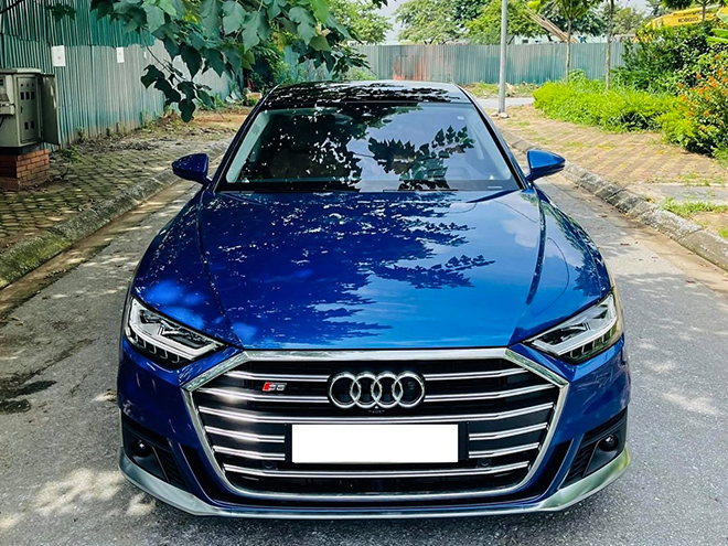 Soi hàng hiếm Audi S8 động cơ V8 tại Việt Nam