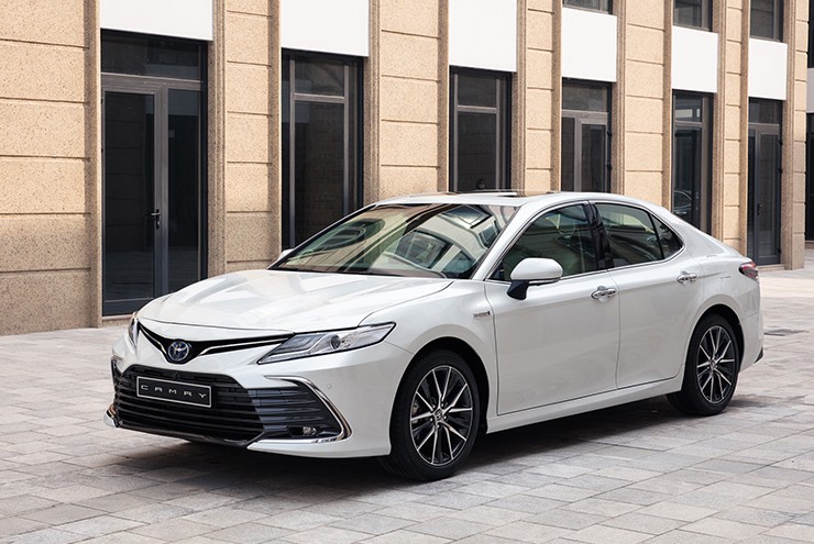 Toyota Camry bản Hybrid giá 1,5 tỷ đồng tiết kiệm nhiên liệu như thế nào?