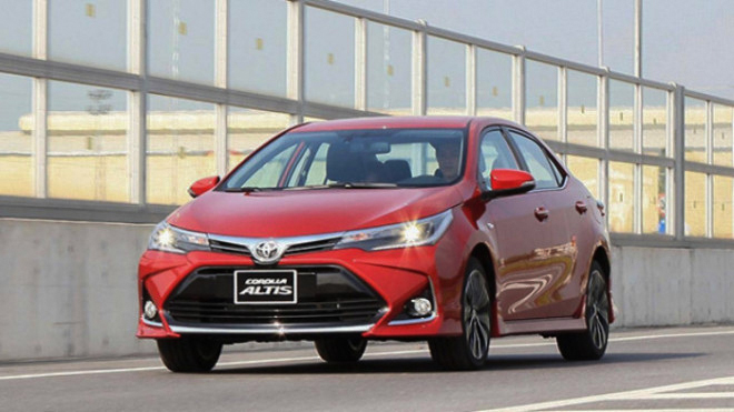 Toyota Corolla Altis giảm giá đẩy nhanh dọn kho xe cũ lên đến 55 triệu đồng