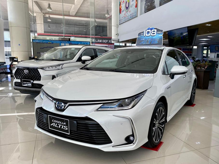 Toyota Corolla Altis được giảm giá gần 100 triệu đồng tại đại lý