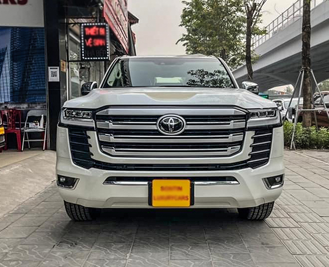 Toyota Land Cruiser thế hệ mới nhập khẩu tư nhân chào bán hơn 6 tỷ đồng