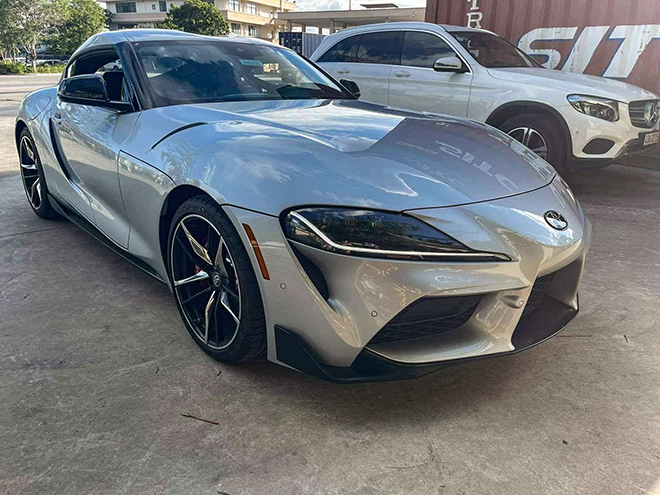 Toyota Supra thế hệ mới đầu tiên cập cảng Việt Nam