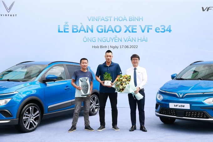 Lô xe điện VinFast VF e34 đầu tiên chạy dịch vụ ở Hoà Bình