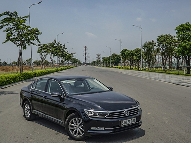 Volkswagen Passat dọn kho giảm giá lên đến 200 triệu đồng