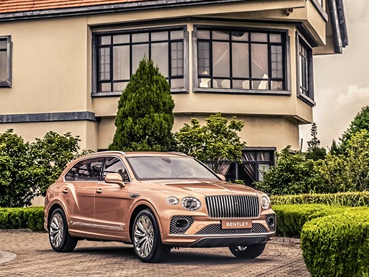 Xe SUV siêu sang Bentley Bentayga EWB có giá bán hơn 18 tỷ đồng tại Việt Nam