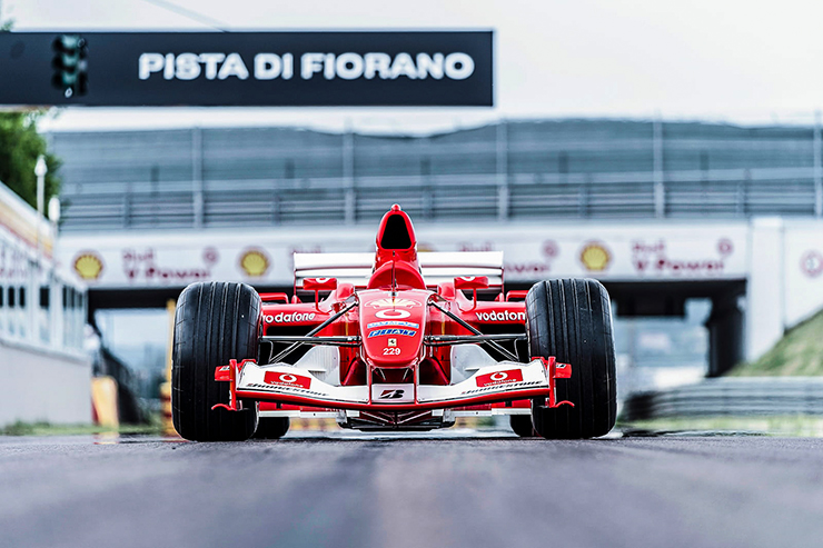 Xe đua Ferrari F2003 của tay lái huyền thoại Michael Schumacher bán đấu giá hơn 370 tỷ đồng