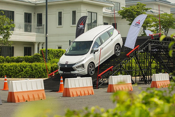 Giá xe Mitsubishi Xpander tháng 8/2024, giảm 50% phí trước bạ và tặng Camera