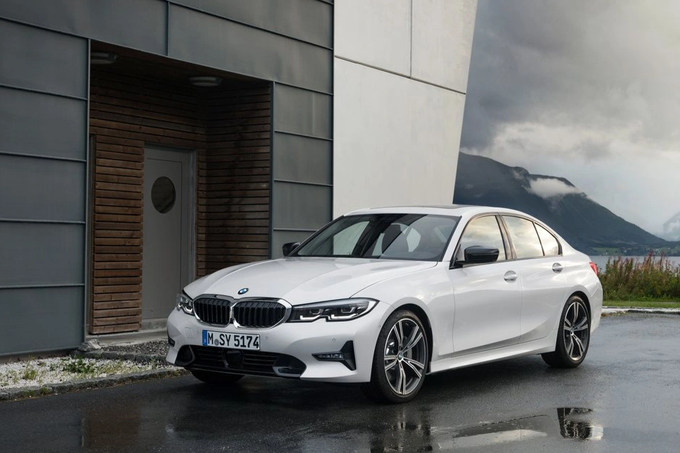 BMW sắp bán xe lắp ráp tại Việt Nam, Mercedes-Benz sẽ mất thế "độc tôn"