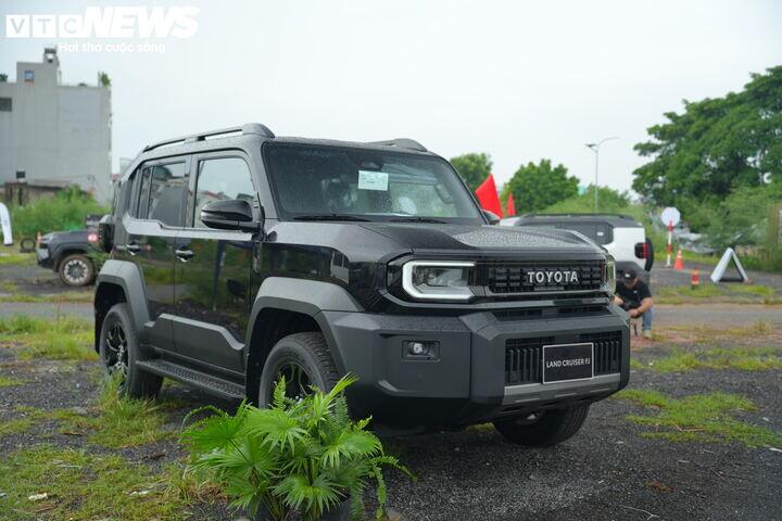 Chi tiết Toyota Land Cruiser FJ giá gần 1,2 tỷ đồng tại Việt Nam