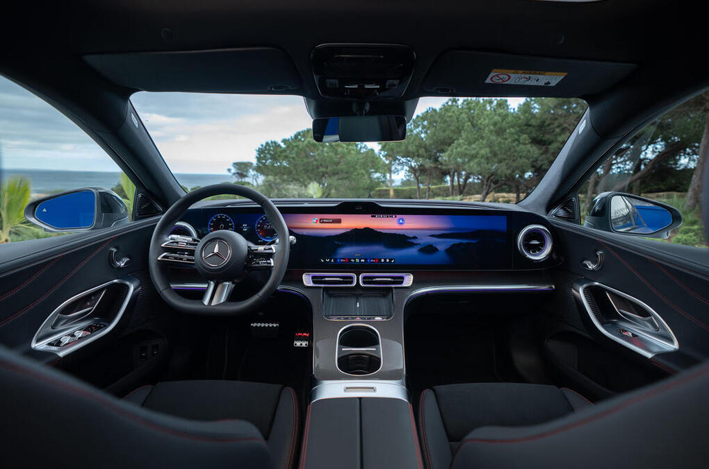 Mercedes thừa nhận đã 'đi quá xa' khi loại bỏ nút bấm vật lý