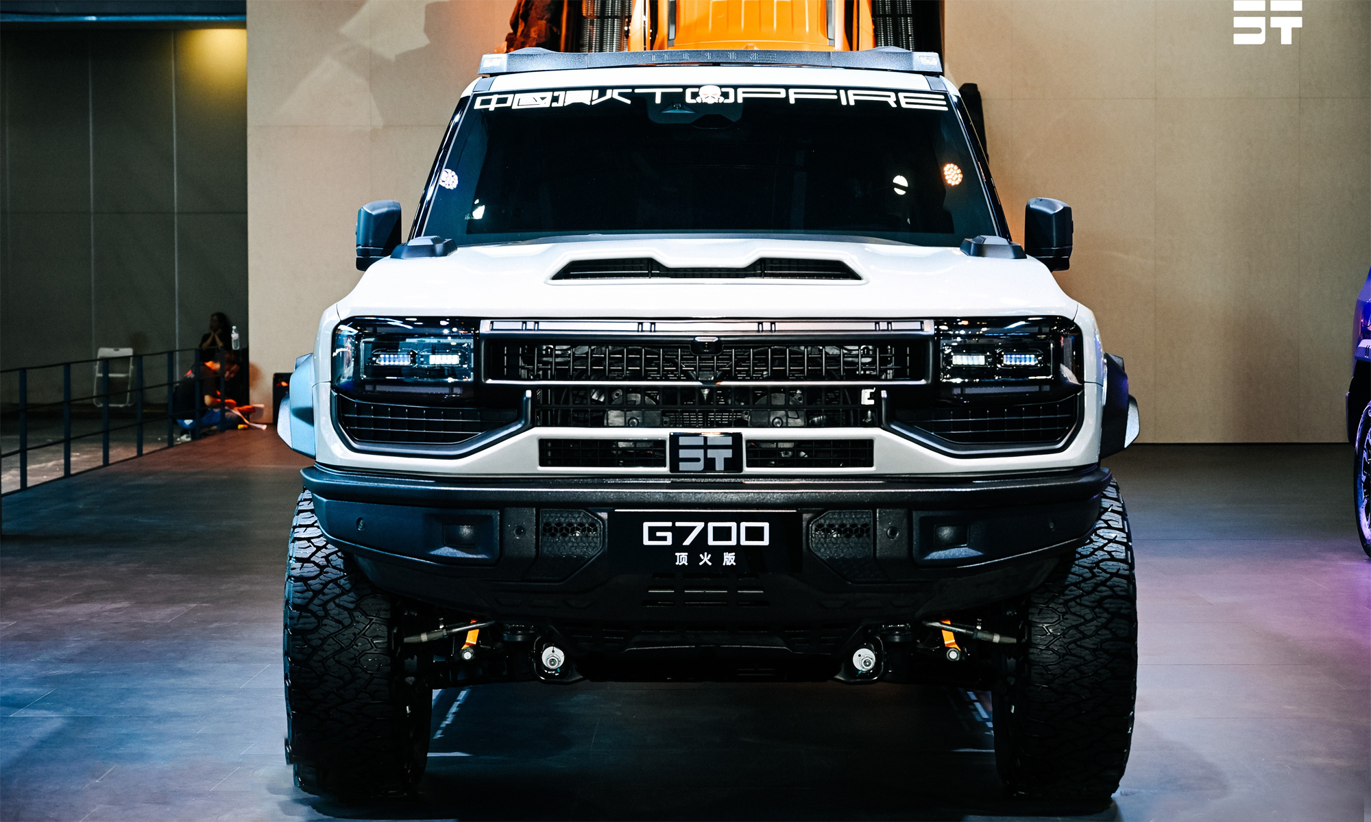 Jetour Zongheng G700 - SUV hybrid lội nước sâu gần 1 m