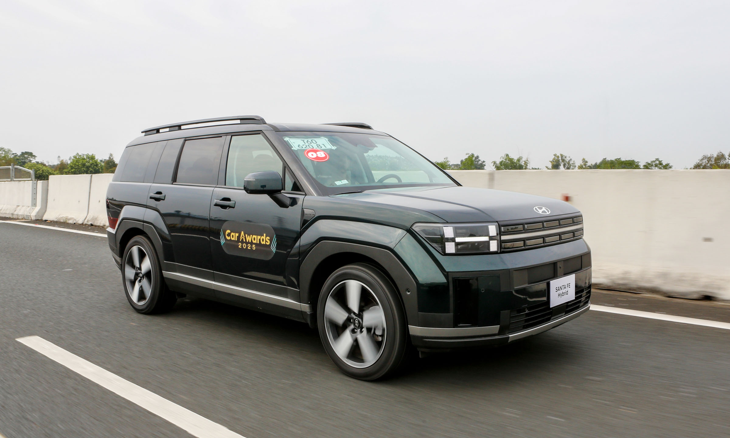 Hyundai Santa Fe Hybrid ra mắt khách Việt, giá 1,369 tỷ đồng