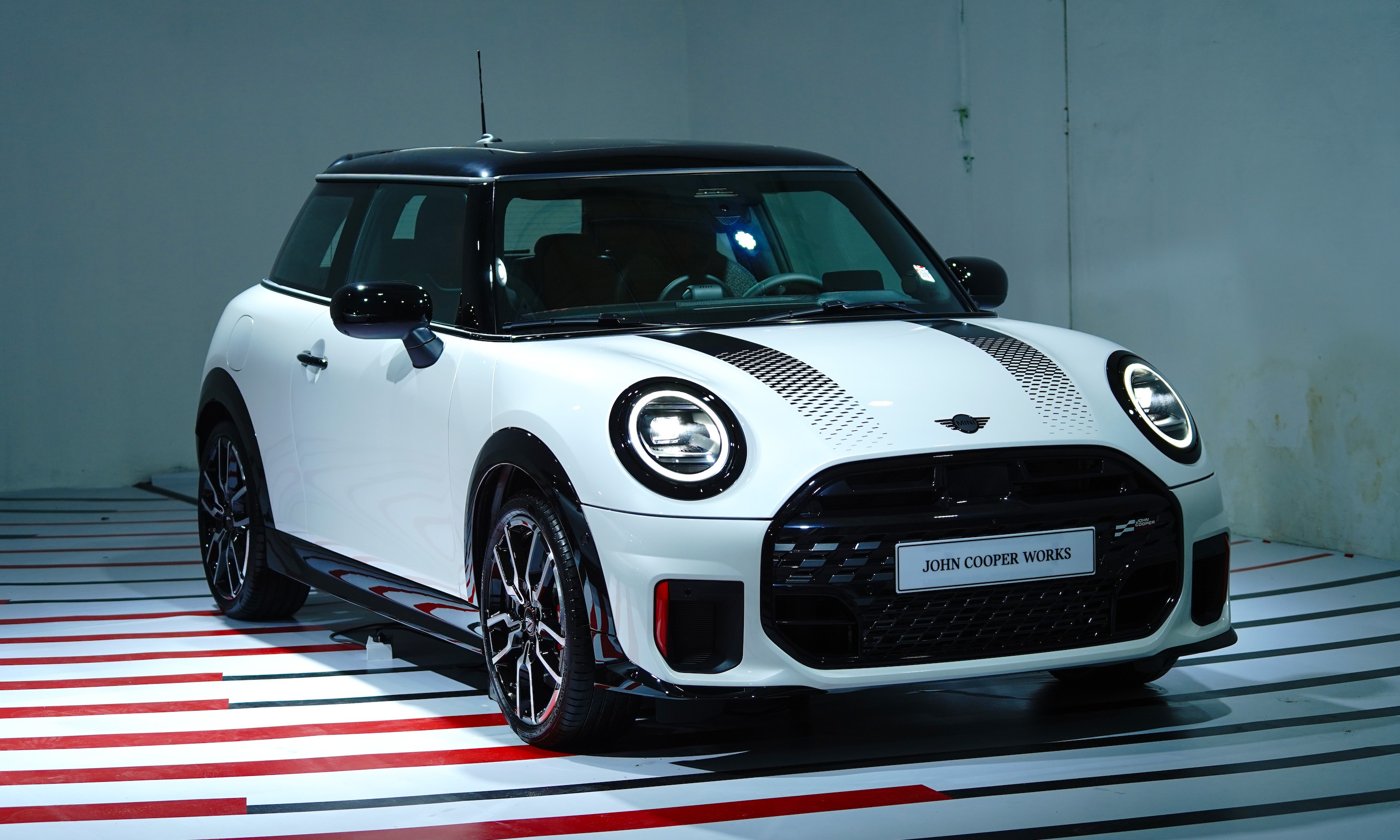 Mini John Cooper Works 3 cửa - hatchback hiệu năng cao giá 2,529 tỷ đồng