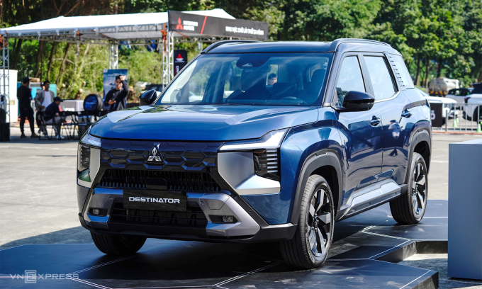 5 mẫu ôtô ra mắt khách Việt tháng cuối năm