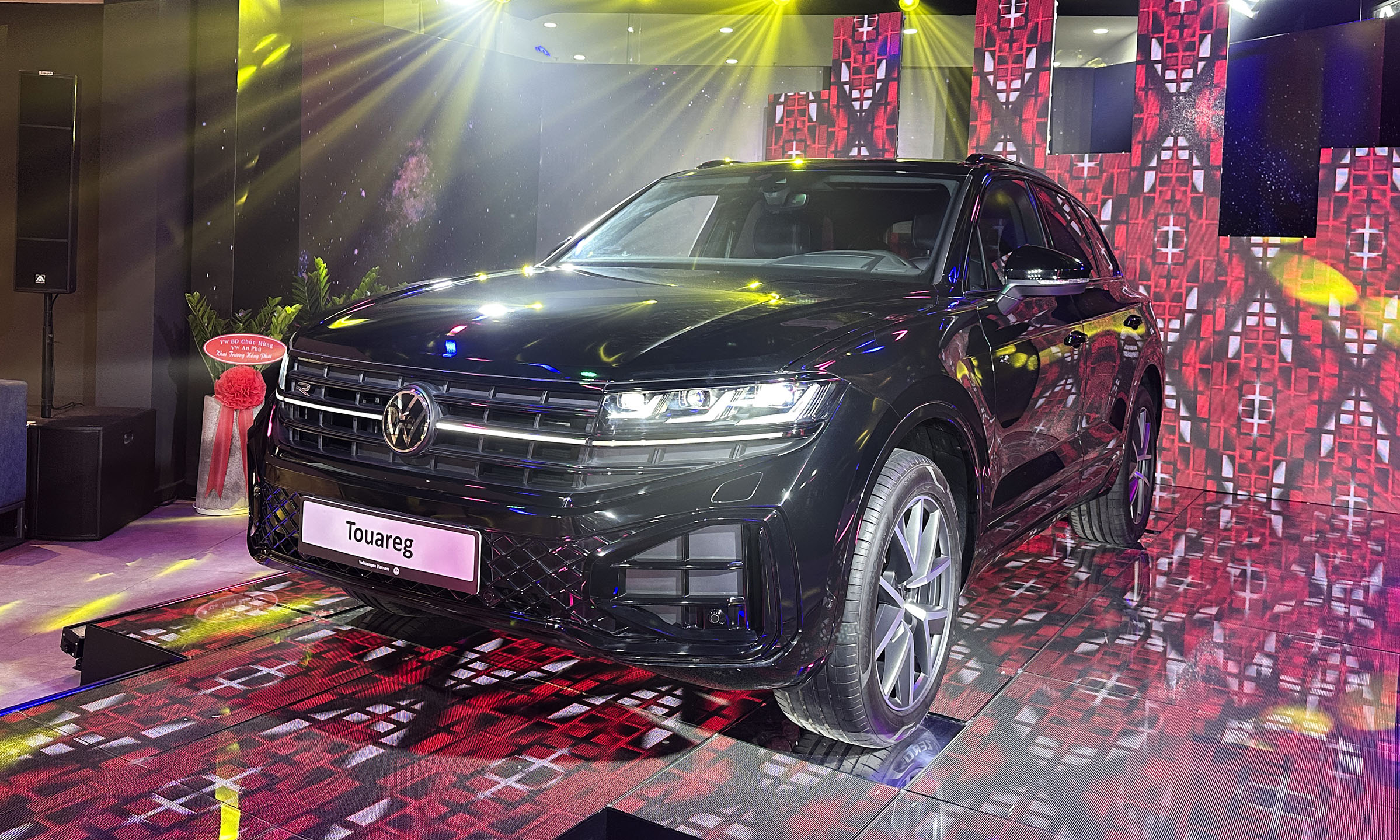 Volkswagen Touareg bản nâng cấp giá hơn 3 tỷ đồng tại Việt Nam