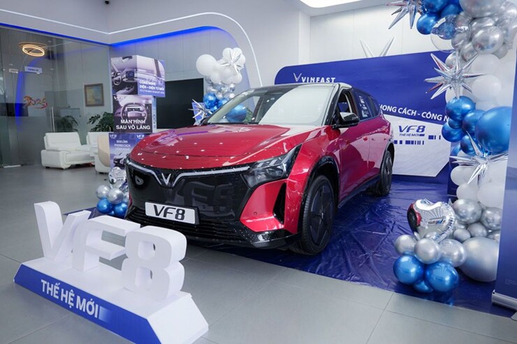 Đại lý VinFast cập nhật bảng giá xe điện mới, VF 8 ưu đãi 100 triệu đồng
