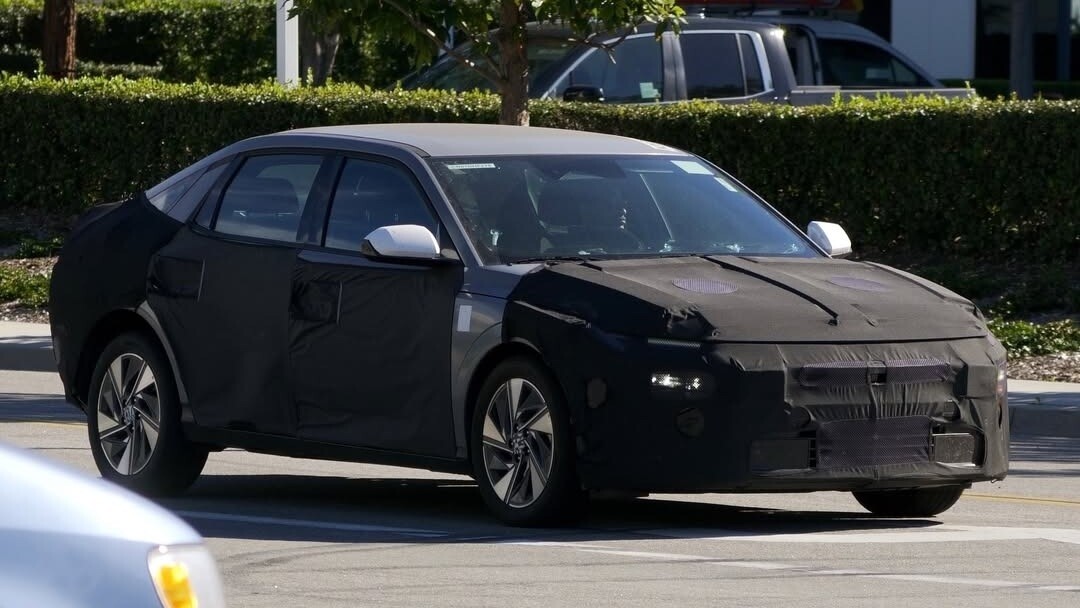 Hyundai Elantra phiên bản nâng cấp chạy thử nghiệm trên đường phố