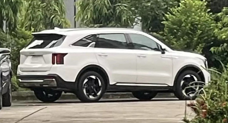 Kia Sorento phiên bản nâng cấp có mặt tại Việt Nam, ngày ra mắt cận kề