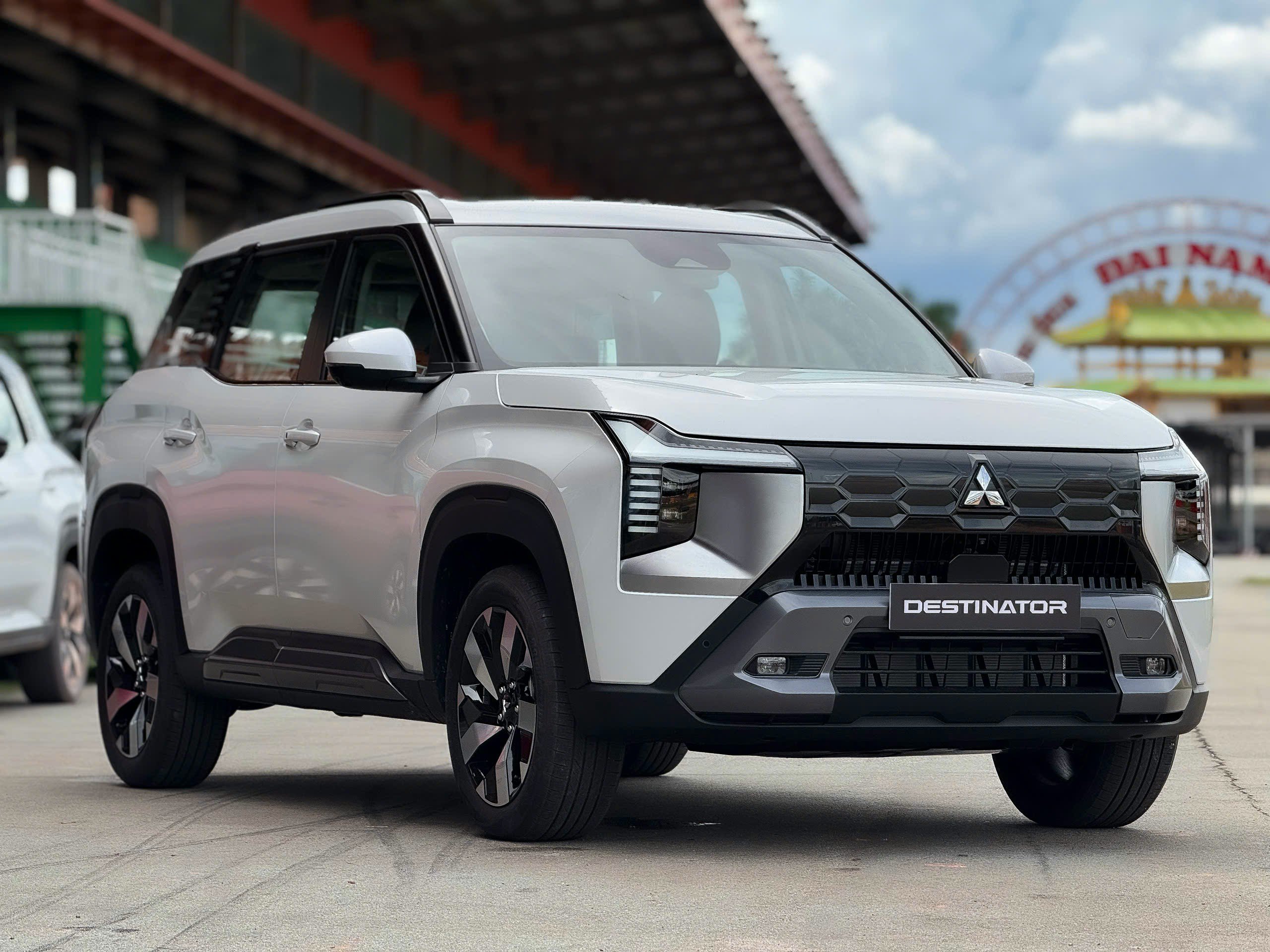 Cận cảnh Mitsubishi Destinator Premium giá từ 780 triệu đồng
