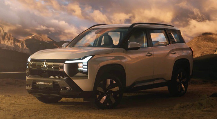 Mitsubishi Outlander đã khó, tháng 7 còn khó hơn