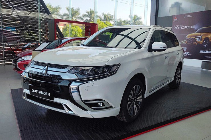 Mitsubishi Outlander 2025 "lột xác" thế nào để so kè với Mazda CX-5?