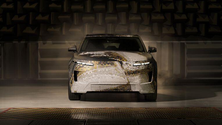 Range Rover hê lộ hình ảnh về mẫu GT thuần điện đầu tiên