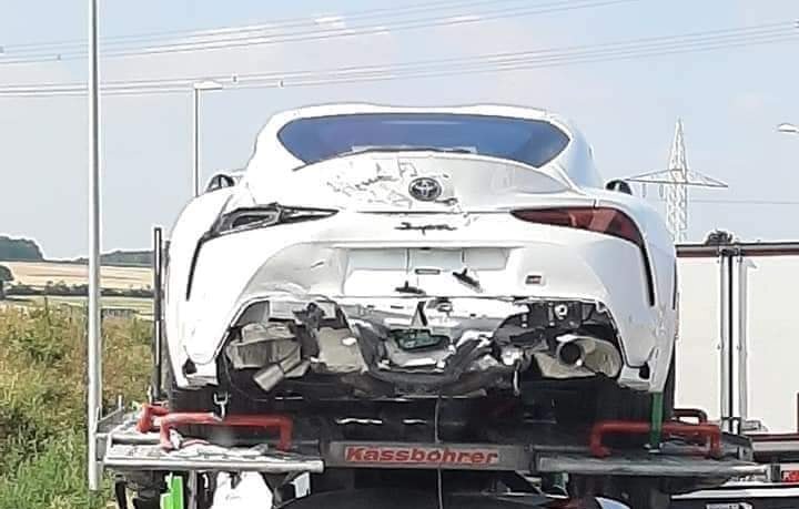 Toyota Supra 2020 bị tai nạn bẹp rúm trên đường đến phòng trưng bày