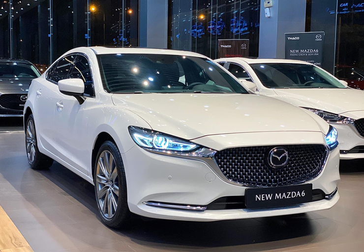 Đại lý giảm giá 60 triệu đồng cho Mazda6, có tặng kèm phụ kiện