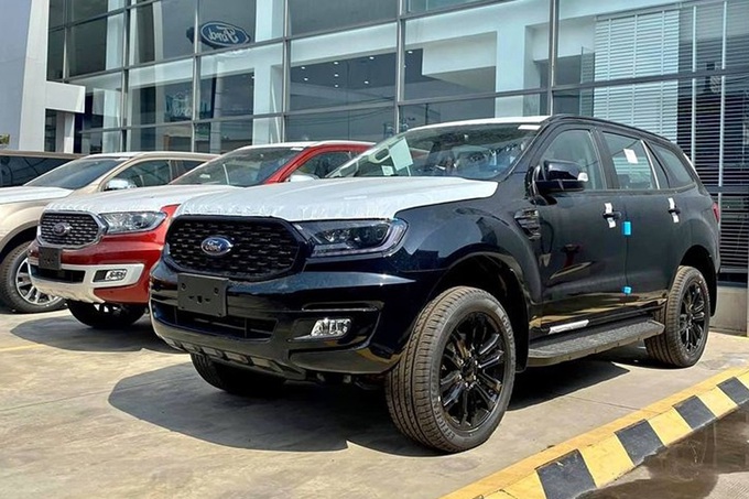 Ford Everest, Honda CR-V giảm giá hơn 100 triệu đồng tại đại lý