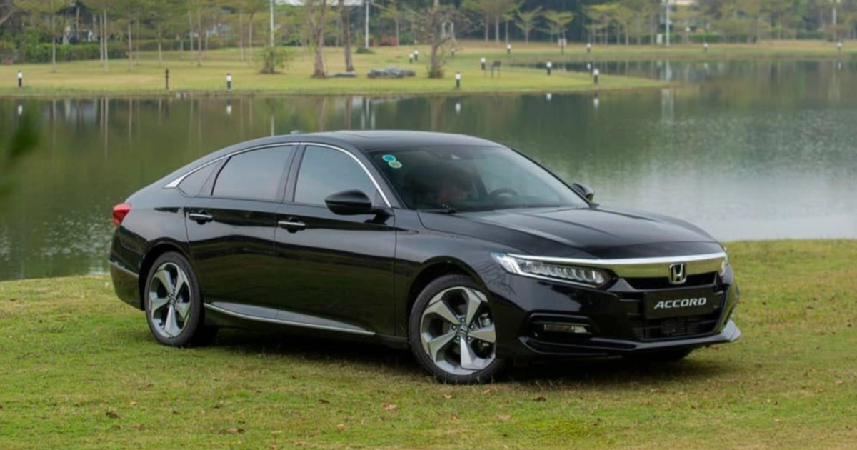 Honda Accord giảm 250 triệu đồng cho 