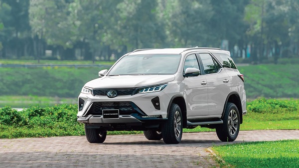 Giá xe Fortuner mới nhất tháng 08/2022 cùng đánh giá chi tiết