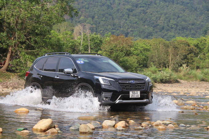 Subaru Forester 2023 - lái hay, thiết kế nhạt nhòa