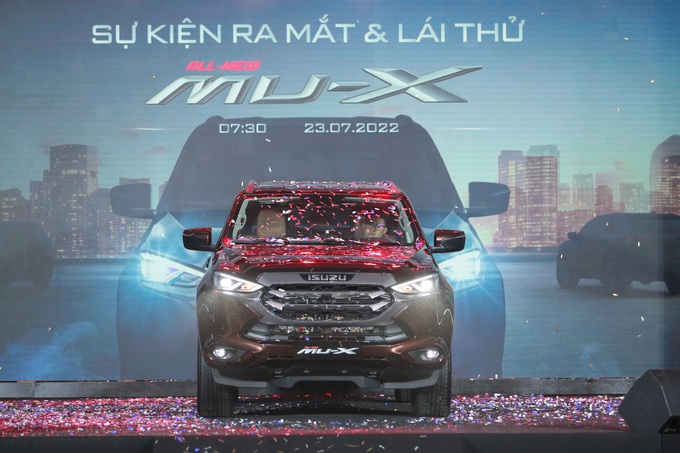 Isuzu mu-X 2022 trình làng tại Việt Nam, giá từ 900 triệu đồng