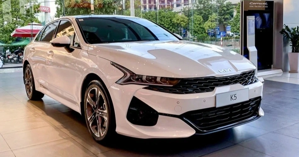 Mẫu xe đối thủ của Toyota Camry được đại lý giảm giá gần 140 triệu đồng