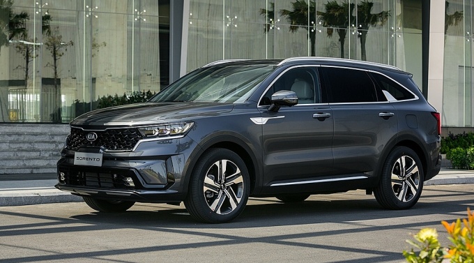 Kia Sorento giảm giá 100 triệu đồng