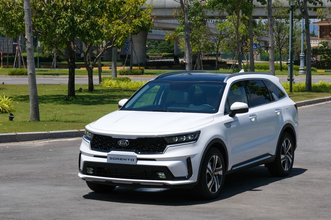 Kia Sorento, Ford Everest và các mẫu xe 7 chỗ giảm giá hơn 100 triệu đồng