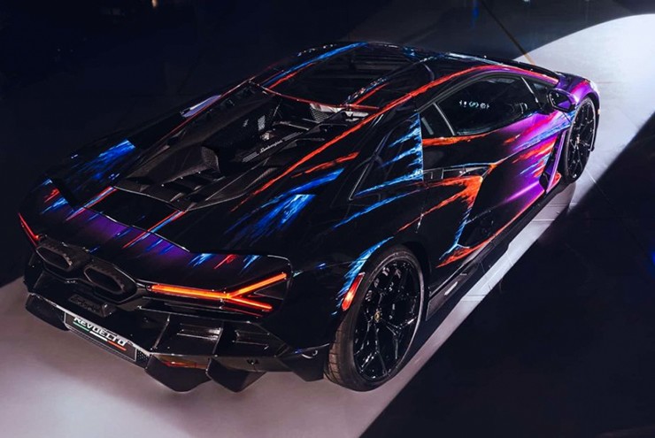 Ngắm lớp sơn độc đáo trên mẫu siêu xe Lamborghini Revuelto mất 18 ngày để hoàn thành