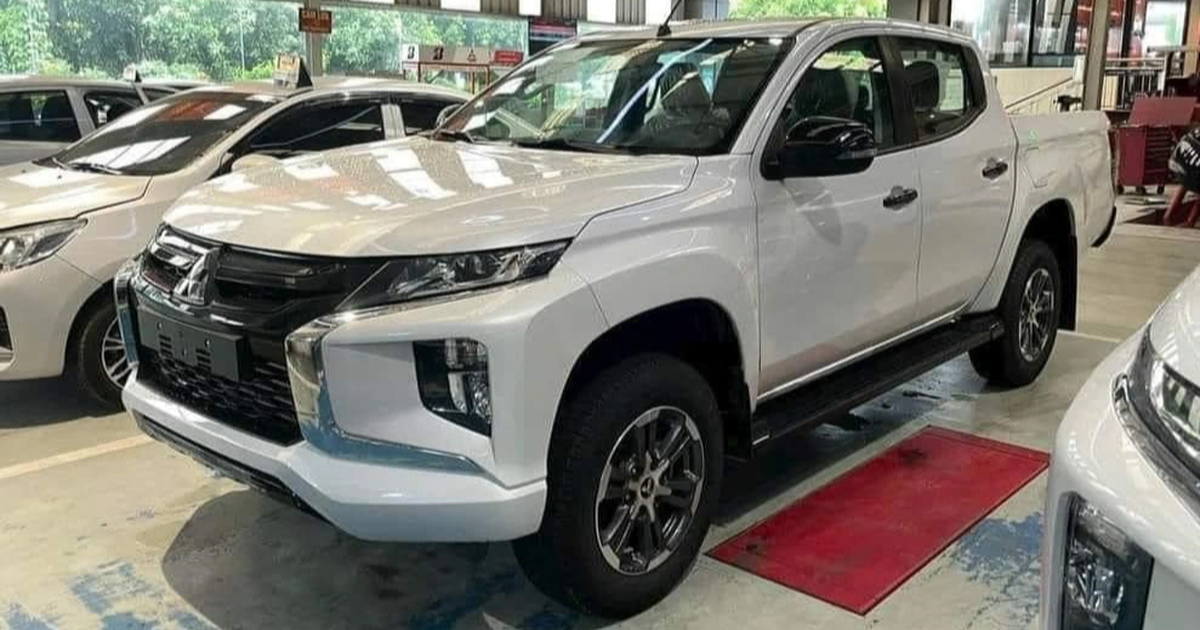 Mitsubishi Triton giảm kỷ lục 160 triệu đồng, giá thực tế ngang Toyota Vios