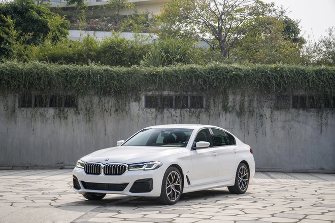 Những mẫu sedan cỡ trung hạng sang đáng chú ý năm 2021 bán tại Việt Nam