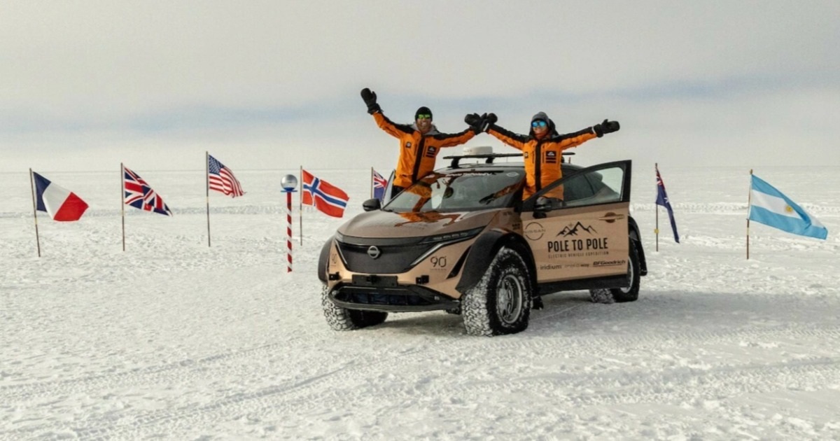 Chiếc xe điện đầu tiên hoàn tất hành trình từ Bắc Cực đến Nam Cực