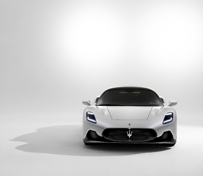 Sức mạnh và vẻ đẹp: Chuyện chưa kể về Maserati MC20 và David Beckham