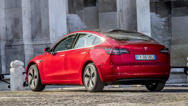Tesla thống trị thị trường châu Âu vì ngành xe thiếu hụt chất bán dẫn