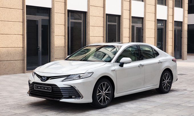 Khách mua Toyota Camry kênh giá 80 triệu đồng phụ kiện