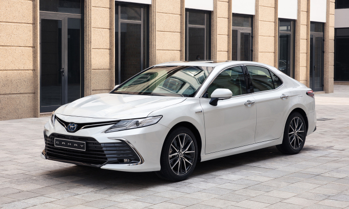 Toyota Camry bán nhiều gần gấp đôi cả phân khúc tháng 3