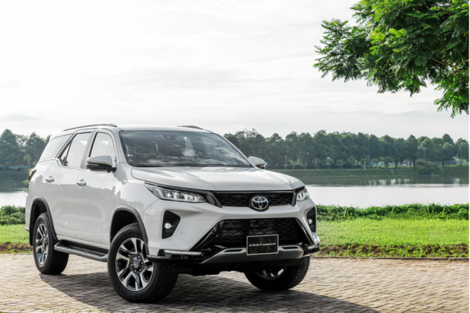 Người mua xe Toyota tăng mạnh nhờ mức ưu đãi trước bạ hấp dẫn